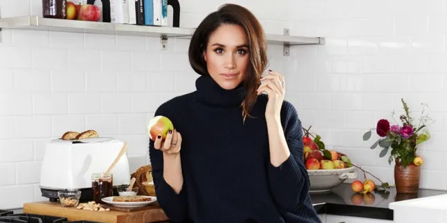 [FOTO] So Sweet! Meghan Markle Dapat Bunga Dari Pangeran Harry?
