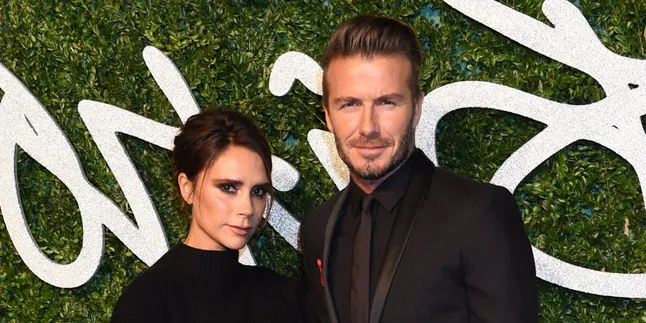[FOTO] So Sweet! Victoria Rangkul David Beckham Intim