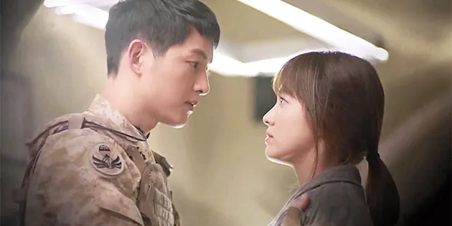 [FOTO] Song Joong Ki Bermandikan Darah Bikin Song Hye Gyo Nangis