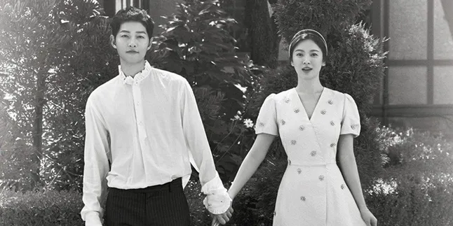 [FOTO] Song Joong Ki dan Song Hye Kyo Main Bowling di Malam Natal
