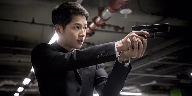 [FOTO] Song Joong Ki Potong Rambut Cepak Demi Syuting Film