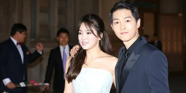 FOTO: Song Joong Ki - Song Hye Kyo Terlihat Bersama di Bandara LA