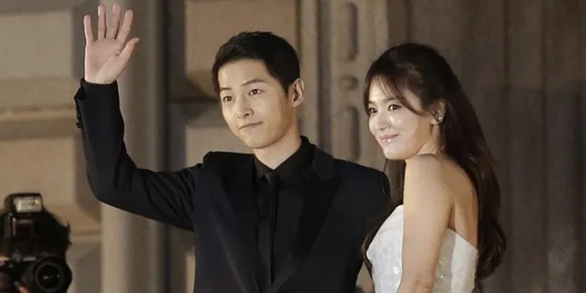Foto Song Song Couple Makan di Restoran Los Angeles Beredar
