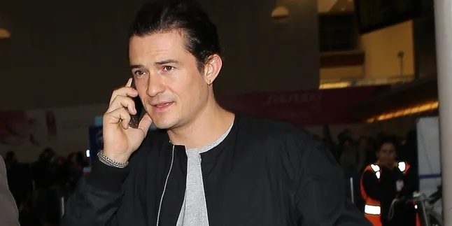 [FOTO] Style Ini Bikin Orlando Bloom Seperti Kepompong Berjalan