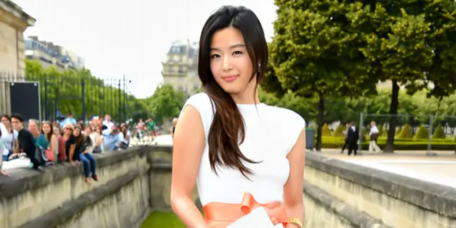 [FOTO] Suami Jun Ji Hyun Yang Ganteng Bak Jang Dong Gun!