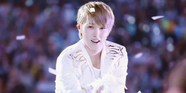 [FOTO] Sungmin Super Junior Pamerkan Undangan Pernikahan