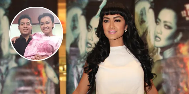 [FOTO] Super Mesra! Ketika Mumu Gendong Manja Julia Perez