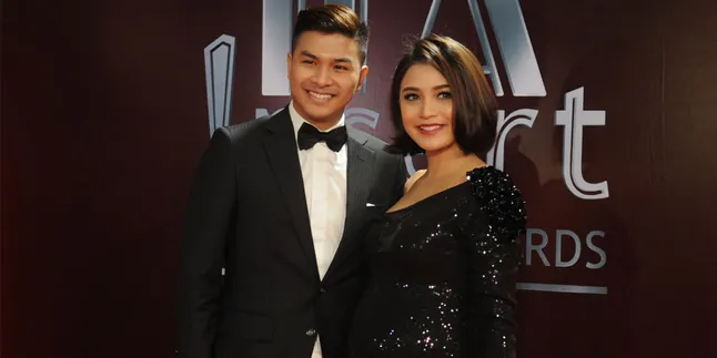 [FOTO] Sweet! Glenn Alinskie Setia Temani Chelsea di Rumah Sakit