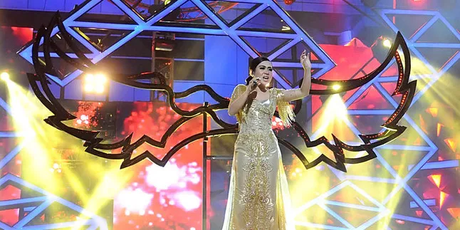 [Foto] Syahrini, Cantik Klimis dan Bersayap