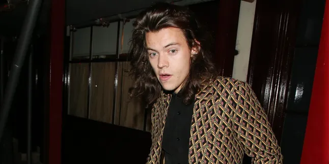 [FOTO] Syuting Film Perdana, Harry Styles Jadi Tentara Ganteng