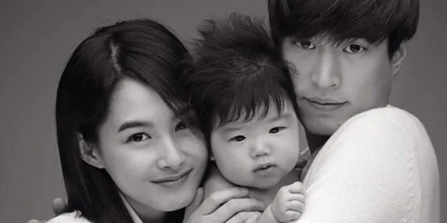 [FOTO] Tablo Memamerkan Foto Putrinya!