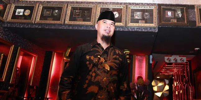 FOTO: Tak Jadi Golput, Ahmad Dhani Pergi Nyoblos Bareng El & Ibu