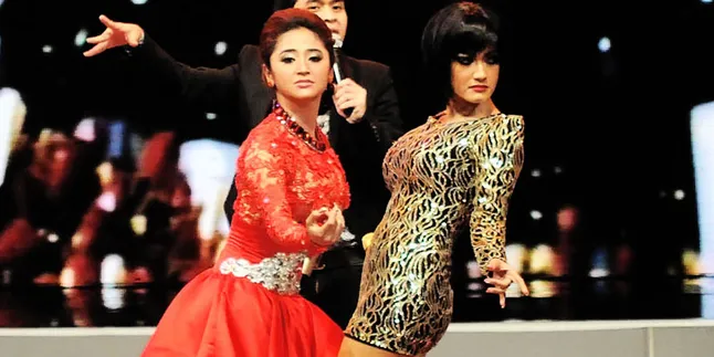 [Foto] Tak Mau Dianggap Musuhan, Depe - Jupe Satu Panggung!