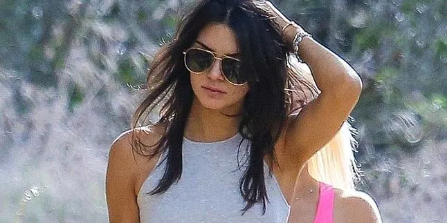 FOTO: Tak Memakai Bra, Kendall Jenner Jalan-Jalan ke Miami