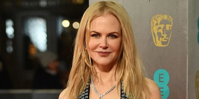 [FOTO] Tampil Cantik di Emmys, Nicole Kidman Pakai Sepatu Beda Sebelah