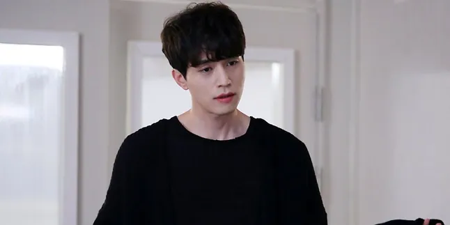 [FOTO] Tampil Cute & 'Nge-Pink', Lee Dong Wook Tetap Ganteng!
