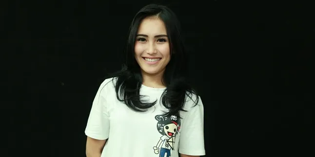FOTO Tampilan Anggun Ayu Ting Ting Pakai Hijab & Gaun Corak Batik FOTO Tampilan Anggun Ayu Ting Ting Pakai Hijab & Gaun Corak Batik