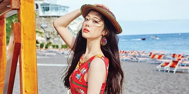 [FOTO] Tanpa Makeup di Atas Ranjang, Sulli Tampil Cute & Sensual