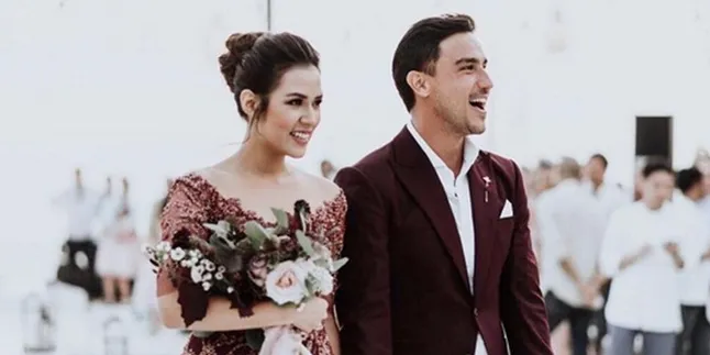 FOTO: Tari Kecak - Dansa Berdua, Manisnya Raisa & Hamish Resepsi di Bali