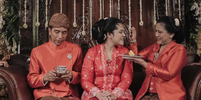 [Foto] Tawa Bahagia Kahiyang Ketika Digendong Jokowi Usai Siraman, Penuh Cinta