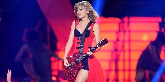 [Foto] Taylor Swift Tampil Anggun dan Cantik di MuchMusic Awards