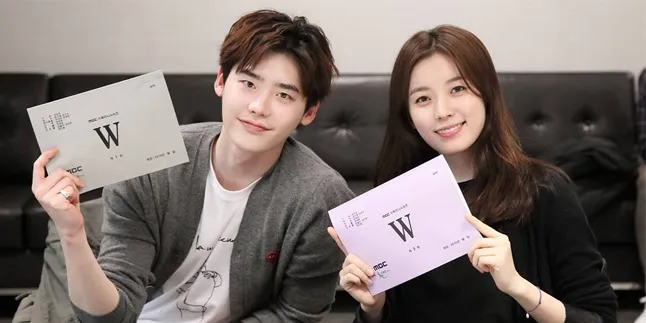 Foto Teaser Terbaru Drama Lee Jong Suk & Han Hyo Joo, Cute Abis!