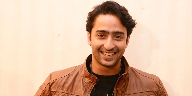 Foto Terbaru Shaheer Sheikh di Mumbai Ini Bikin Gagal Fokus