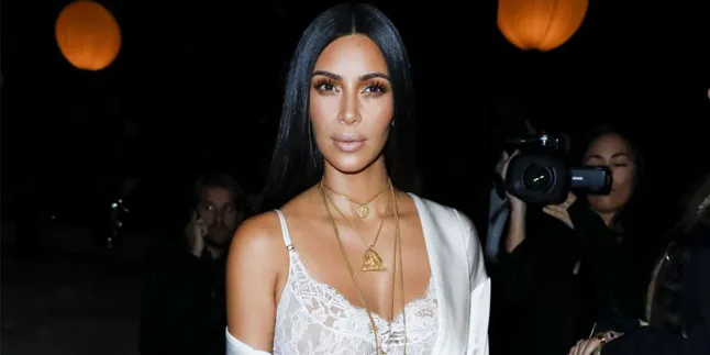 [FOTO] Terlalu Seksi, Kim Kardashian Tak Sadar Alami Nip Slip