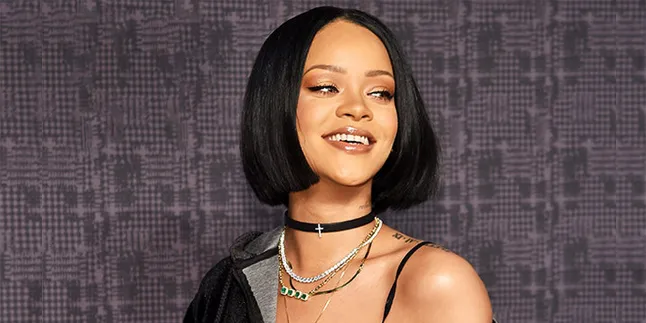 [FOTO] Tertangkap Ciuman Mesra, Inikah Pacar Baru Rihanna?