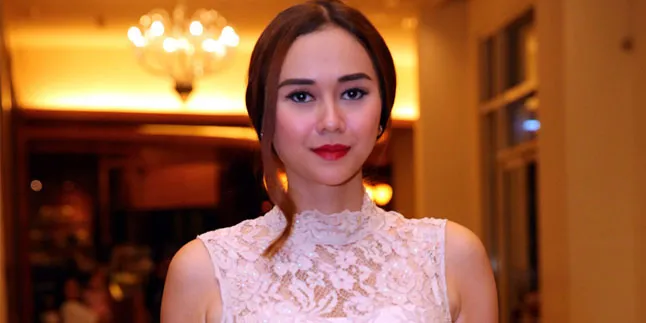 FOTO: Ulang Tahun, Aura Kasih Diberi Kejutan Spesial Oleh Fans FOTO: Ulang Tahun, Aura Kasih Diberi Kejutan Spesial Oleh Fans