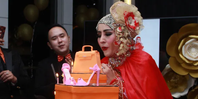 [FOTO] Ulang Tahun, Cynthiara Alona Dapat Jam Seharga 494 Juta!