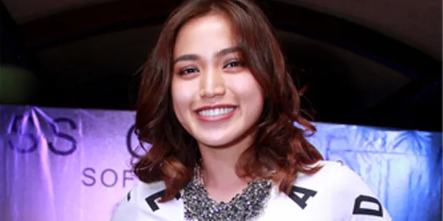 [FOTO] Ulang Tahun, Siapa Yang Kirimi Jessica Iskandar Kue Ini?