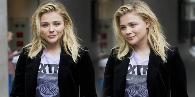 [FOTO] Ups! Chloe Moretz Tak Sadar Bajunya Robek di Depan Umum