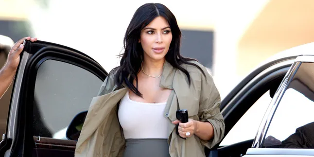 [FOTO] Usai Pose Bugil, Kim Kardashian Kini Tampil Tertutup