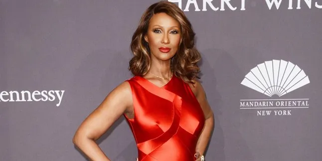 [FOTO] Usia 62 Tahun, Supermodel Iman Tetap Mulus & Secantik Manekin