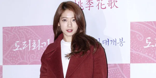 FOTO: Wajah Sayu Park Shin Hye Gara-Gara Sakit, Tetap Cute FOTO: Wajah Sayu Park Shin Hye Gara-Gara Sakit, Tetap Cute