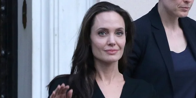 [FOTO] Wanita Ini Oplas 50 Kali Demi Mirip Dengan Angelina Jolie, Hasilnya...