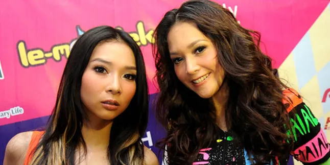 [Foto] Warna-Warni Penampilan Duo Maia