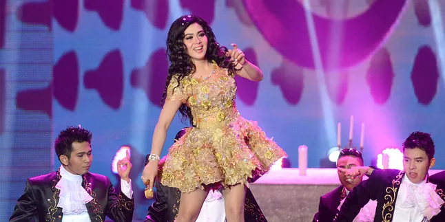 [Foto] Wow, Cantiknya Syahrini Cialobela Membahana di Paris!