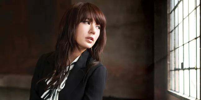 [FOTO] Yoon Eun Hye Pamer Bibir Sensual Untuk High Cut