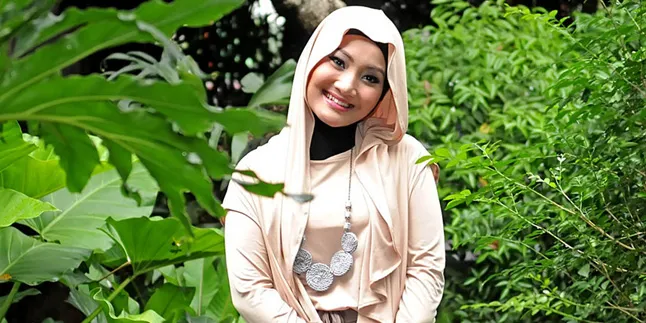 [Foto] Yuk Intip Serunya Proses Make Up Fatin Shidqia!