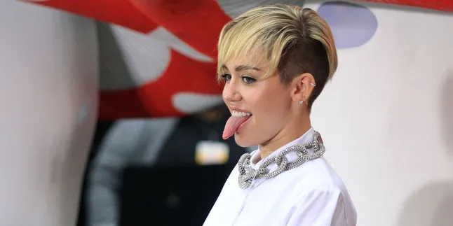 [Foto] Yuk Intip 'Tato' Baru Miley Cyrus