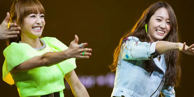 f(x) 'Hot Summer' Tanpa Sulli Buka Konser SMTOWN INA