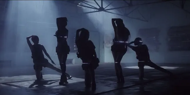 f(x) Jauh Lebih Seksi Dari Sebelumnya di MV 'Red Light' f(x) Jauh Lebih Seksi Dari Sebelumnya di MV 'Red Light'