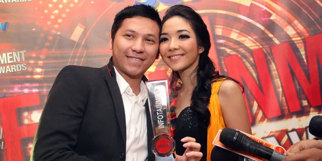 Gading Marten Dan Gisel Rayakan Natal Sekaligus Nonton Bola di London