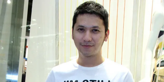 Gading Marten: Saya Suka Batik Bercorak Bola