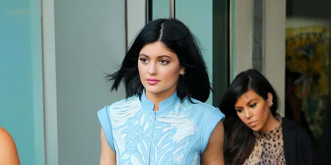 Gagal Modis! Outfit Kylie Jenner di BMA Pernah Dipakai Model Ini