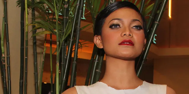 Gala Premier BERLIAN SI ETTY, Citra Berambut Cepak