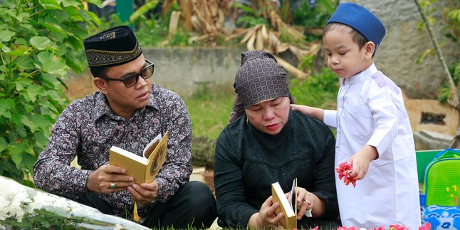 Gala Sky Suddenly Whines Asking for a Phone Call to Late Aunt Andriansyah, While Dewi Zuhriati Cries: Daddy is Already in Heaven