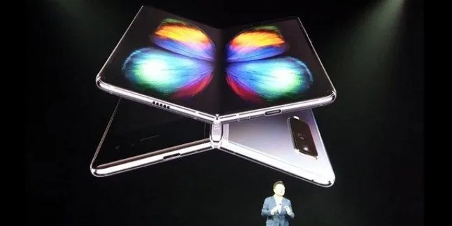 Galaxy Fold, Ponsel Anyar Samsung Yang Harganya Bisa Buat DP Mobil Baru